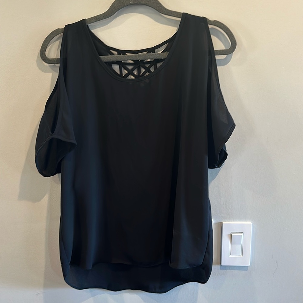 Women’s cold-shoulder blouse with cut out detail on back